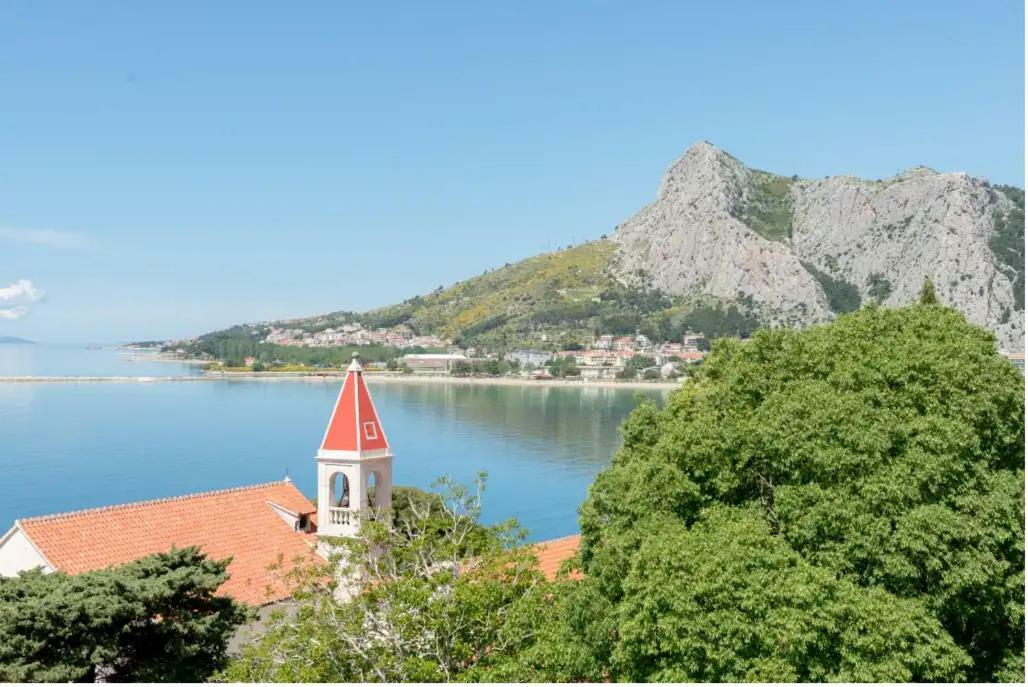 Apartments Mimac Omis Exterior photo